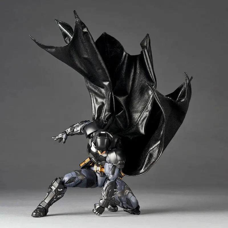 Revoltech Amazing Yamaguchi Batman (Batman: Arkham Knight Ver.)